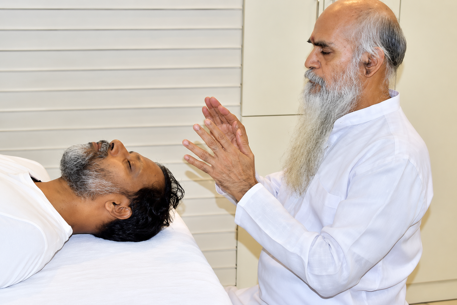 Reiki hands-on healing session